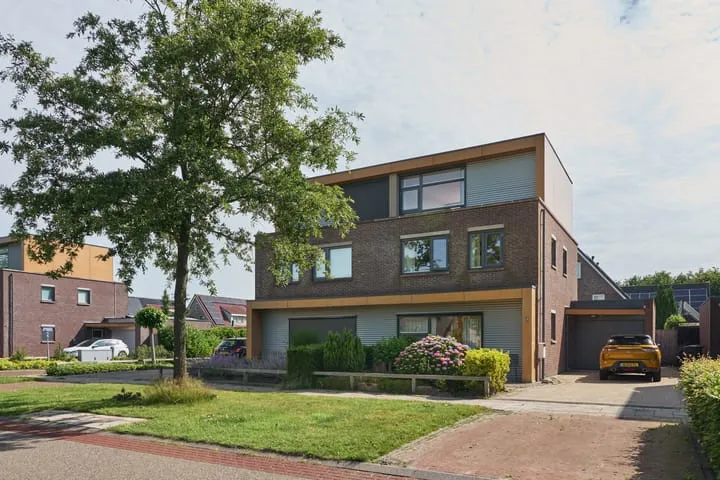 Twee-onder-één-kap te koop: Oer de Feart 18, Joure, Wyldehoarne Joure