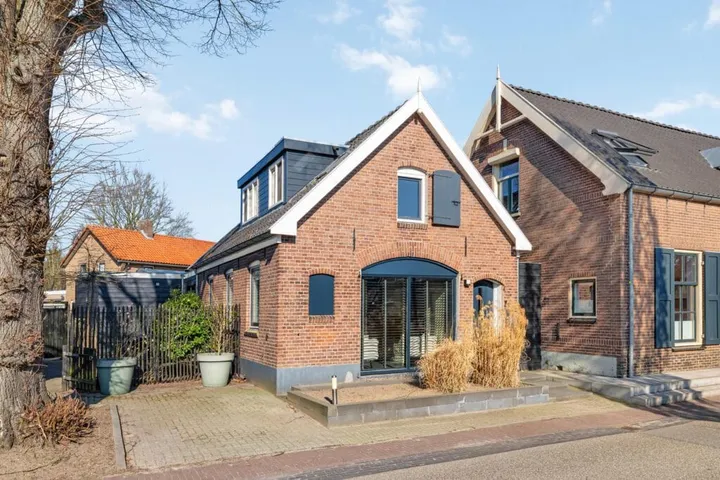Twee-onder-één-kap te koop: Oerdijk 3A, Schalkhaar