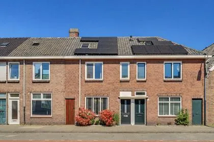 Tussenwoning te koop: Oerlesestraat 93, Trouwlaan Tilburg