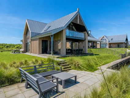 Vrijstaande woning te koop: Oesterdam 303, Verspreide huizen Tholen Tholen
