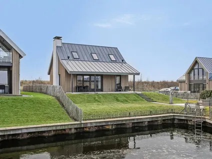 Vrijstaande woning te koop: Oesterdam 309, Verspreide huizen Tholen Tholen