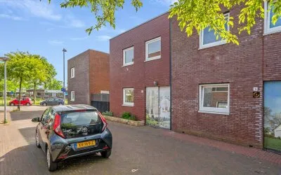 Tussenwoning te koop: Oesterhof 1, De Vissen 'S-Gravenhage