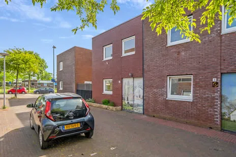Terraced house for sale: Oesterhof 1, De Vissen 'S-Gravenhage