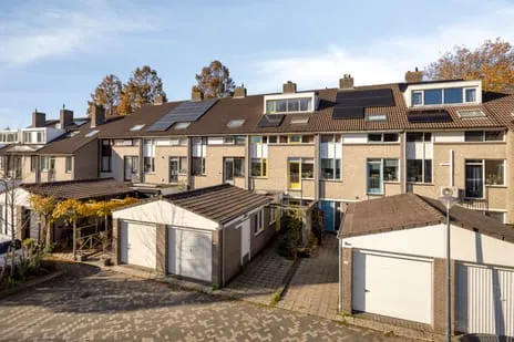 Tussenwoning te koop: Oever 37, Zwaluwbuurt Schiedam