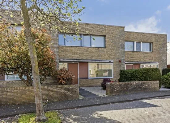 Tussenwoning te koop: Oeverbiesstraat 5, 'S-Gravenhage