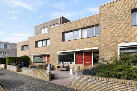 Terraced house for sale: Oeverbiesstraat 8, Zonne Veld 'S-Gravenhage