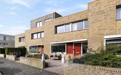 Tussenwoning te koop: Oeverbiesstraat 8, Zonne Veld 'S-Gravenhage