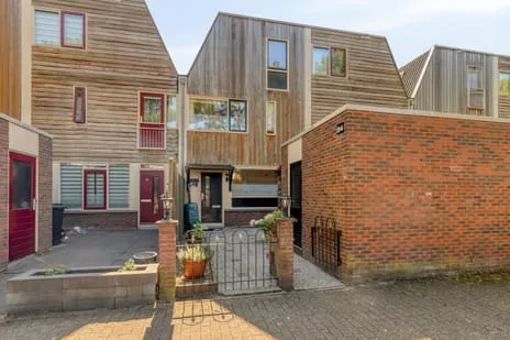 Tussenwoning te koop: Oevergriend 84, Kadegriend en Overgriend Almere