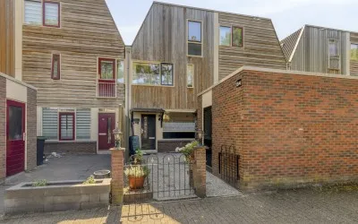 Tussenwoning te koop: Oevergriend 84, Kadegriend en Overgriend Almere