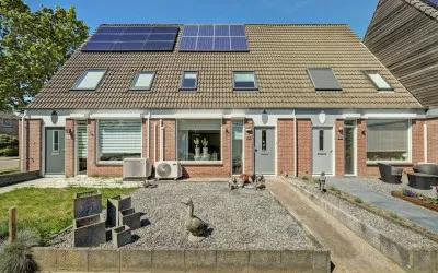 Tussenwoning te koop: Oeverloperstraat 22, Kern Heinkenszand Heinkenszand