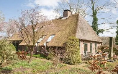 Vrijstaande woning te koop: Oevermansweg 16, Emmen
