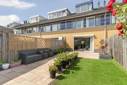 Tussenwoning te koop: Oktoberstraat 66, Seizoenenbuurt West Almere