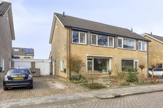Tussenwoning te koop: Oldenoert 84, Rodenburg en omgeving Leek