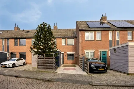 Tussenwoning te koop: Olijfgaard 22, Gaarden Spijkenisse