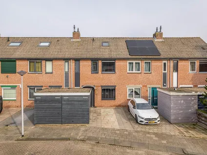 Tussenwoning te koop: Olijfgaard 26, Gaarden Spijkenisse