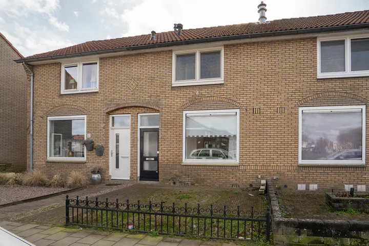 Tussenwoning te koop: Olivier van Noortstraat 45, Eekmaat Enschede