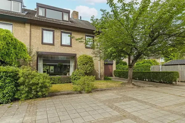 Corner house for sale: Olivierlaan 7, Koudenhoven Eindhoven