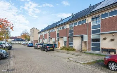 Tussenwoning te koop: Olle Kapoenstraat 11, Stripheldenbuurt Midden- west Almere