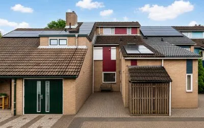 Tussenwoning te koop: Olmenhof 56, Dieren-Noord boven spoorlijn Dieren