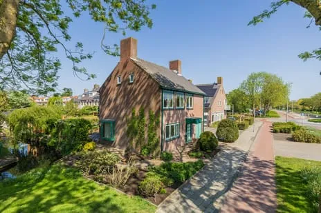 Corner house for sale: Olympiaweg 43, Hillegommerbeek Hillegom