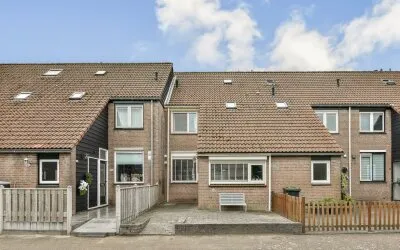 Tussenwoning te koop: Olympus 8, Morgen Stont Hellevoetsluis