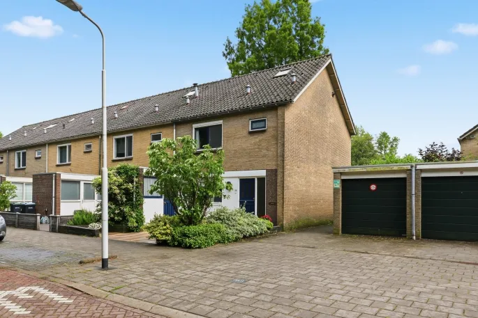 Hoekwoning te koop: Omberstraat 24, Kleurenbuurt Zaandam