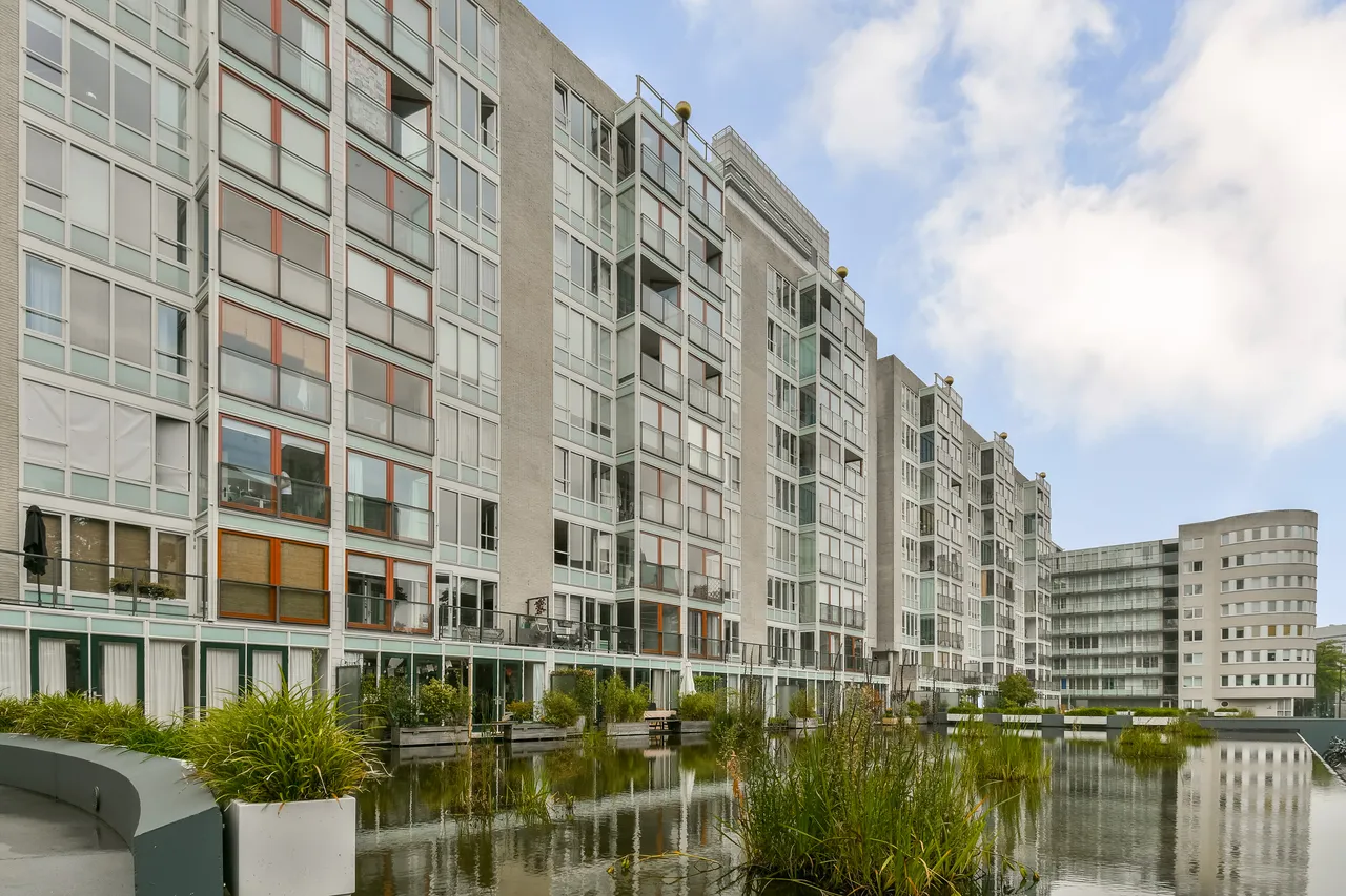 Appartement te koop: Omval 389, Amsterdam