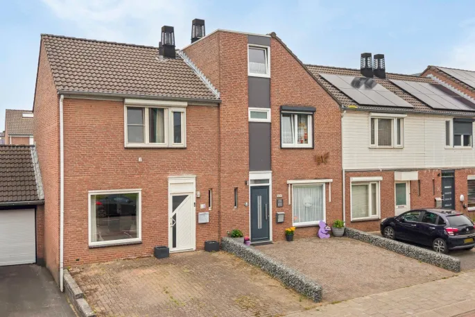 Tussenwoning te koop: Oogstweg 36, Giezenveld Heerlen