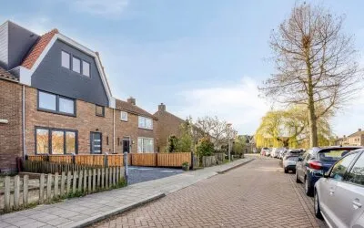 Tussenwoning te koop: Ooievaarslaan 5, Oude dorp Landsmeer