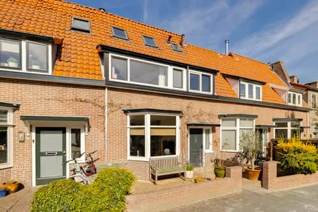 Tussenwoning te koop: Ooievaarstraat 23, Nachtegaalbuurt Haarlem