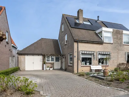 Twee-onder-één-kap te koop: Oost Voorgors 99, Middelharnis prinsenkwartier Middelharnis