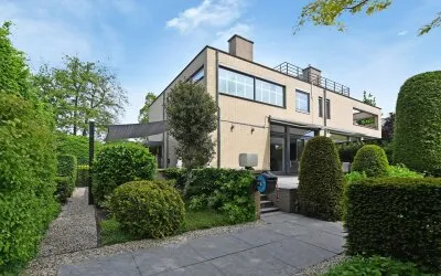 Twee-onder-één-kap te koop: Oosteinde 164, Kleurenbuurt Voorburg