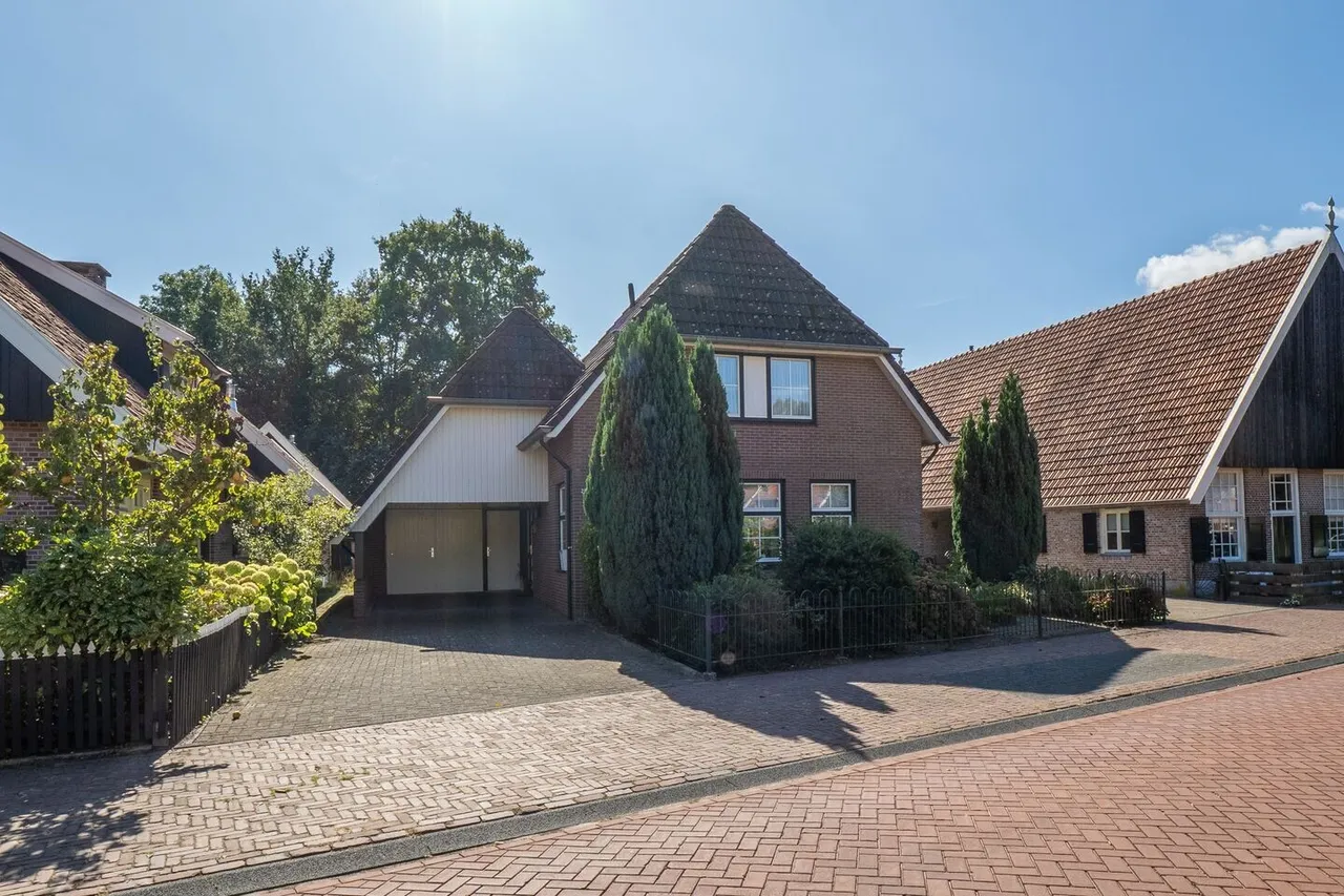 Vrijstaande woning te koop: Oosteinde 274, Vriezenveen