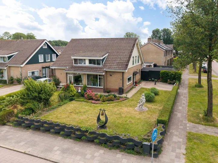 Twee-onder-één-kap te koop: Oosteinde 50, St.-Jacobiparochie Zuid St.-Jacobiparochie