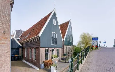 Twee-onder-één-kap te koop: Oosteinde 51, De Rijp