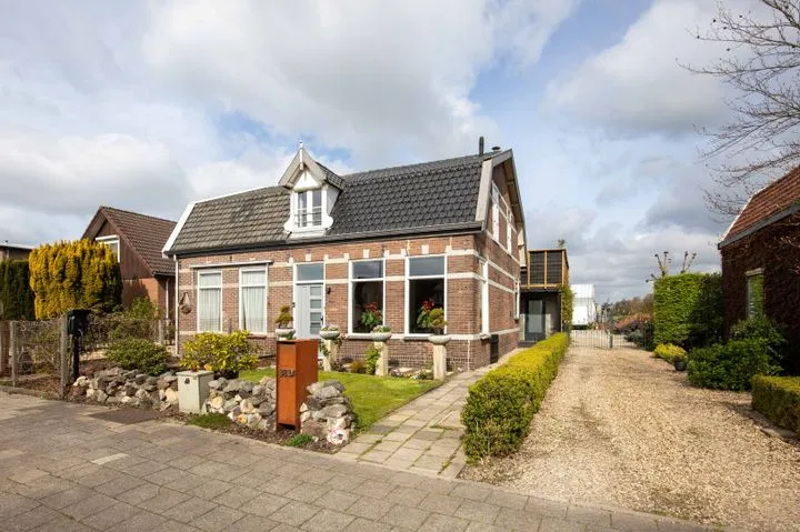 Twee-onder-één-kap te koop: Oosteinderweg 383A, Aalsmeer