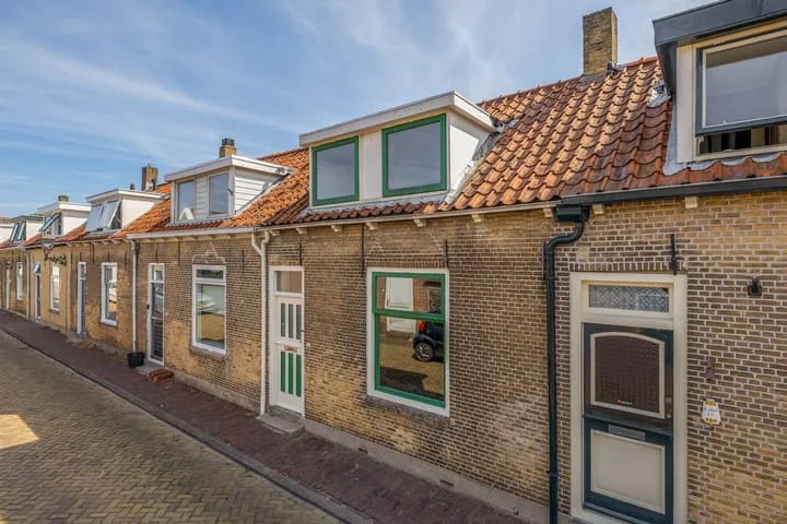 Tussenwoning te koop: Oostelijke Achterweg 40, Sommelsdijk centrum Sommelsdijk
