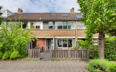 Tussenwoning te koop: Oostenrijklaan 65, Landenbuurt Haarlem
