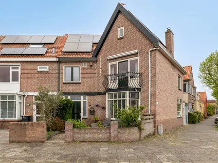 Tussenwoning te koop: Oosterduinplein 18, Natuurkundigenbuurt Ijmuiden