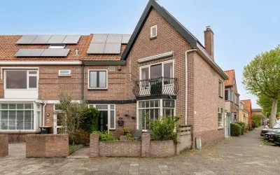 Tussenwoning te koop: Oosterduinplein 18, Natuurkundigenbuurt Ijmuiden