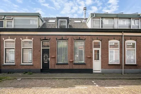 Tussenwoning te koop: Oosterdwarsstraat 18, Oostbuurt Vlaardingen
