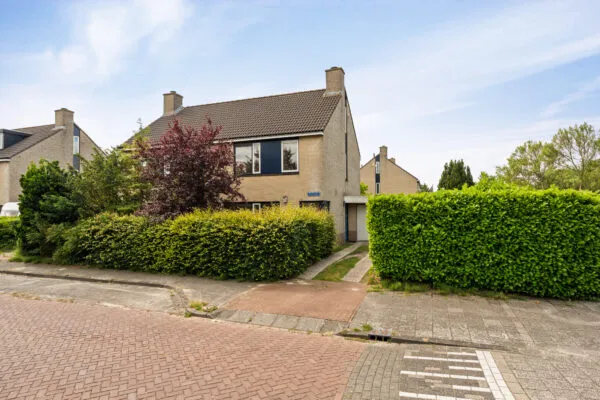 Twee-onder-één-kap te koop: Oostergo 2, Emmeloord-de Erven Emmeloord