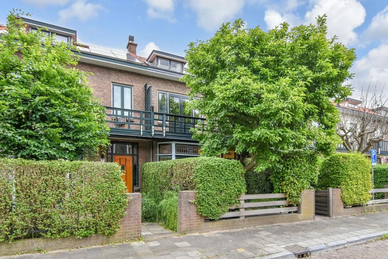 Tussenwoning te koop: Oosterloostraat 9, Voorburg