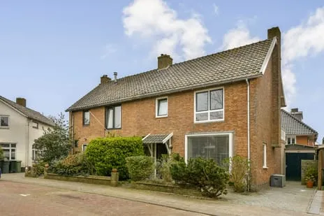 Twee-onder-één-kap te koop: Oosterparkstraat 31, Zandvoort