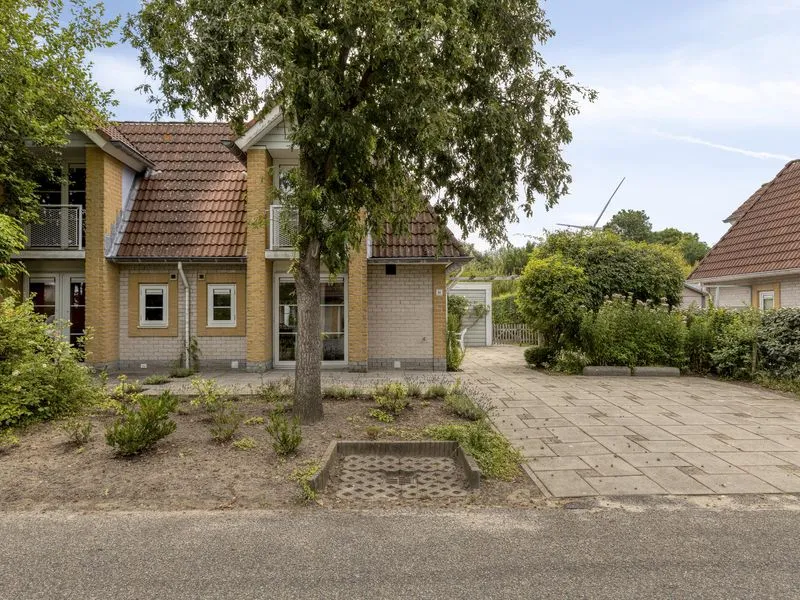 Twee-onder-één-kap te koop: Oosterscheldelaan 55, Kamperland