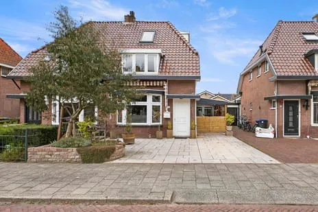 Tussenwoning te koop: Oosterstreng 126, Commandeurs Heemskerk