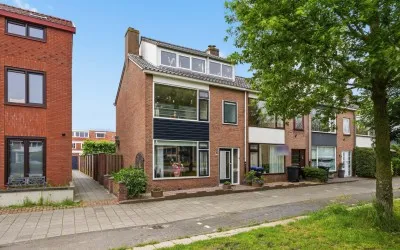 Corner house for sale: Oostertuinen 26, Oostertuinen Beverwijk