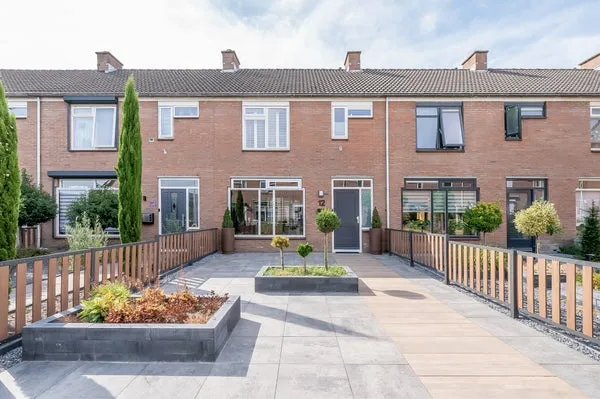 Tussenwoning te koop: Oosterzeel 12, Steenbergen