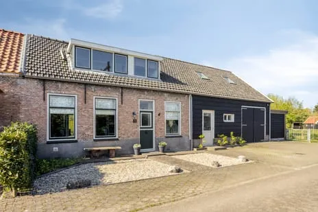Twee-onder-één-kap te koop: Oostmolenweg 10, Kloetinge (Gem. Goes)