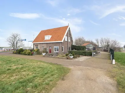 Twee-onder-één-kap te koop: Oostoeverweg 3, Oostoever Den Helder